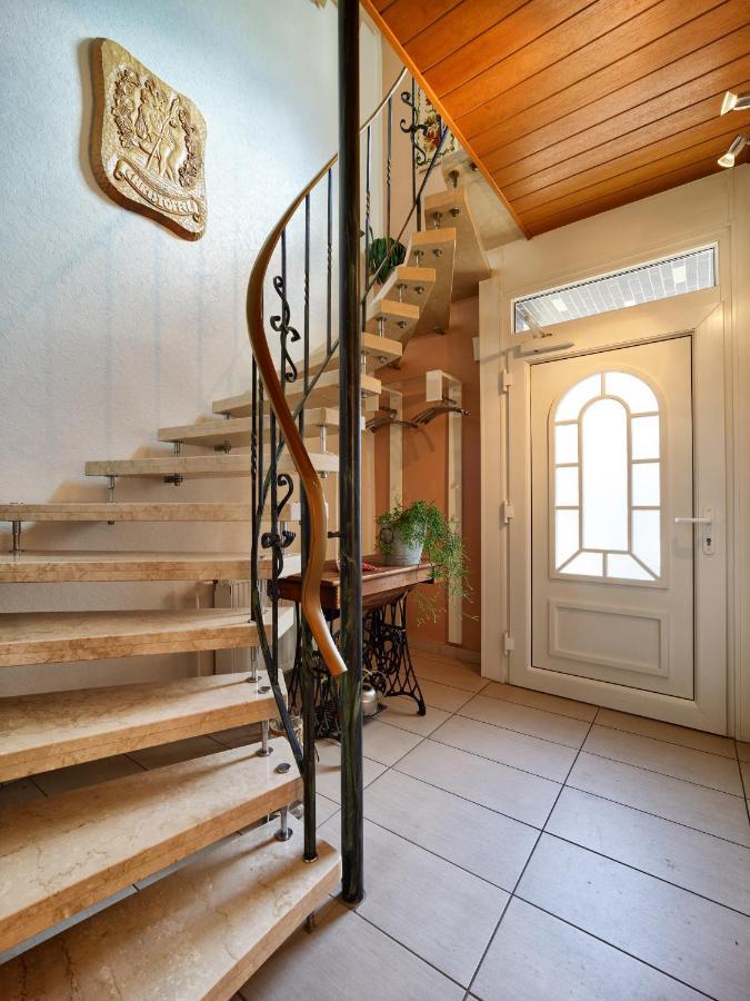 Weingut Christoffel Apartment Kovenig ภายนอก รูปภาพ